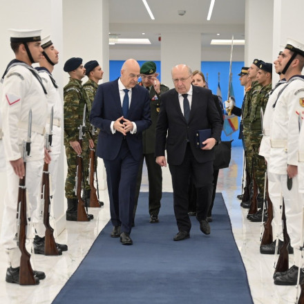 Δένδιας: Αιχμές για τα κριτήρια ένταξης στο SAFE και την Τουρκία