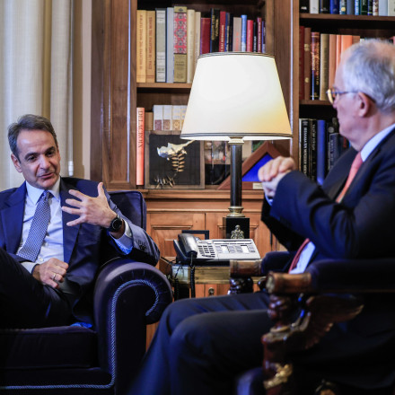 Μητσοτάκης σε Τασούλα: «Η κυβέρνηση κάνει το καλύτερο για να στηρίξει τα ελληνικά νοικοκυριά»