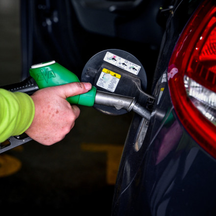 Fuel Pass: Έως την Πέμπτη 30 Απριλίου οι αιτήσεις για όλα τα ΑΦΜ - Πώς θα κάνετε αίτηση