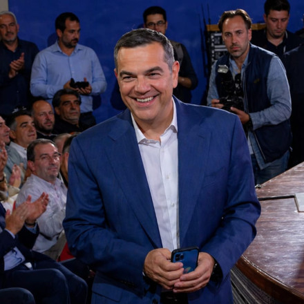 Τσίπρας: «Ξεκινάμε ένα μεγάλο ταξίδι, καθεστώς αρπαγής και απάτης η κυβέρνηση»
