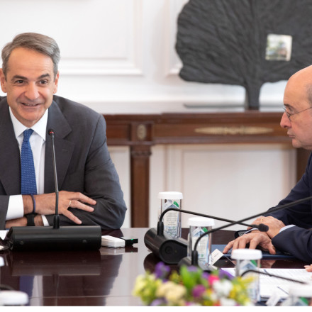 Συσκέψεις στο Μαξίμου (όχι για τις κάλπες) αλλά για την οικονομία