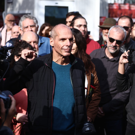 Βαρουφάκης για το ντοκιμαντέρ του ΣΚΑΪ: «Κάθε Τρίτη βυσσοδομεί το μνημονιακό μπλοκ»