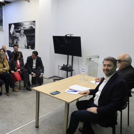 Ανδρουλάκης: Δύσκολη «εξίσωση» η διεύρυνση, προειδοποιητικές βολές για «δυο μέτρα και δυο σταθμά»