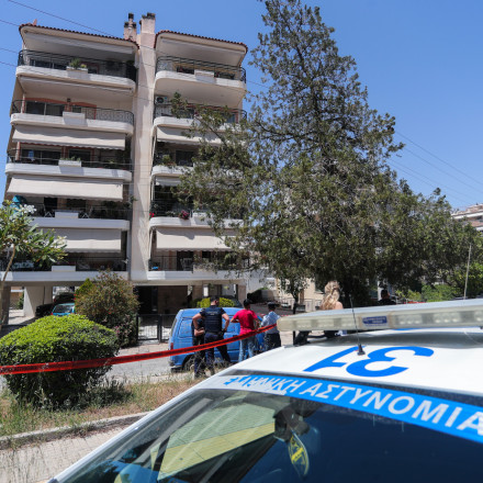 Χέρι-χέρι στο κενό: Οι έρευνες για την πτώση των 2 μαθητριών στην Ηλιούπολη - Ψυχολόγοι στο σχολείο