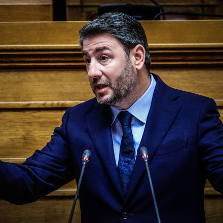 Το ΠΑΣΟΚ ψάχνει την έξοδο από την «Τσιπρολογία»