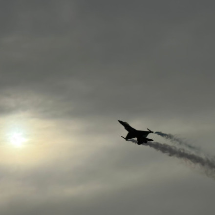 Spitfire, Phantom, F-16 και Rafale «σκίζουν» τον ουρανό της Αθήνας  - Δείτε εικόνες και βίντεο