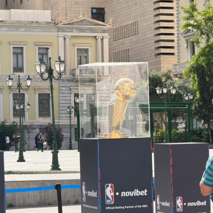 Με «λάμψη ΝΒΑ» σήμερα το κέντρο της Αθήνας - Στην Πλατεία Κοτζιά το ιστορικό τρόπαιο Larry O’Brien