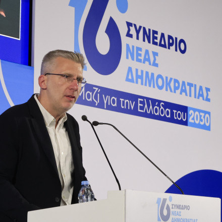Συνέδριο ΝΔ - Σκέρτσος: Θεσμική κανονικότητα το επιτελικό κράτος, πίσω από τους αριθμούς είναι άνθρωποι