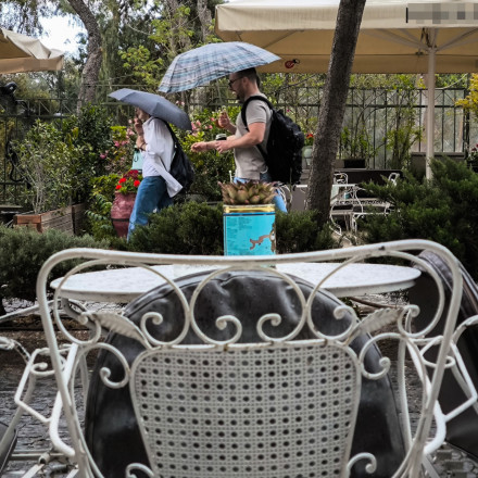 Ήλιος και μπόρες πάνε... πακέτο - Με αστάθεια ο καιρός της Τετάρτης