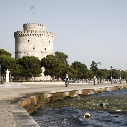 «Από φέρετρο μέχρι βάρκα»: Τα πιο περίεργα σκουπίδια που πετιούνται στη Θεσσαλονίκη
