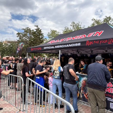 Eddie’s Dive Bar: Η Ηλιούπολη «κάηκε» για τους Iron Maiden – Ουρές για μπίρα Trooper