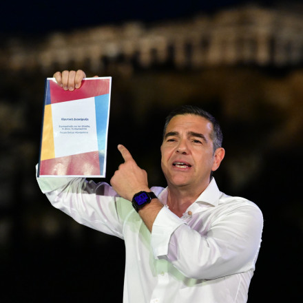 ΕΛΑΣ – Τσίπρας: Αιχμηρή ανάρτηση για Πιερρακάκη και ψηφιακή δημοκρατία