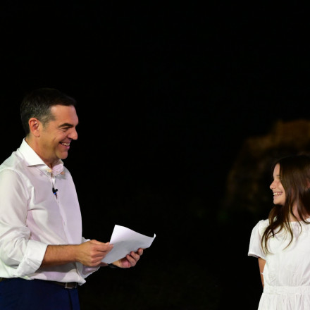 Μήνυμα Τσίπρα για Πανελλήνιες 2026: «Τα όνειρά σας είναι πολύ μεγάλα για να χωρέσουν στην κόλλα»