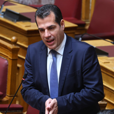 «Θα πάρουμε σκληρά μέτρα» εάν χρειαστεί, προειδοποιεί ο Πλεύρης για τις αυξημένες ροές στην Κρήτη