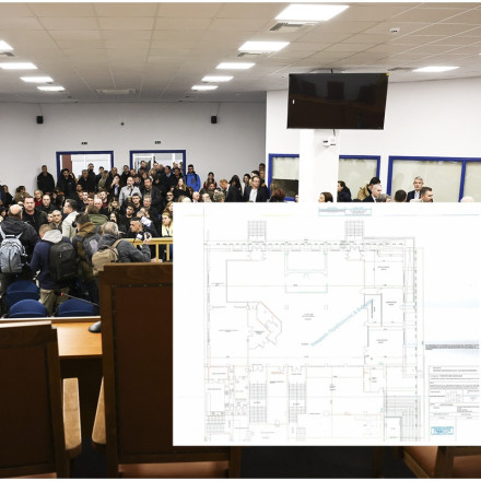 Τέμπη: Έτσι μεταμορφώθηκε η αίθουσα της δίκης στη Λάρισα – Δείτε βίντεο με τις 100 επιπλέον θέσεις