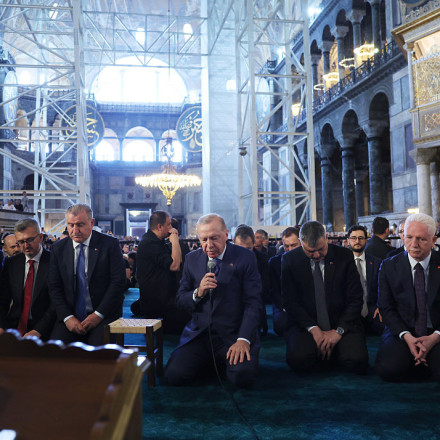 Ερντογάν για την Άλωση της Πόλης: Κάποιοι δεν μπορούν να χωνέψουν την προσευχή στην Αγία Σοφία