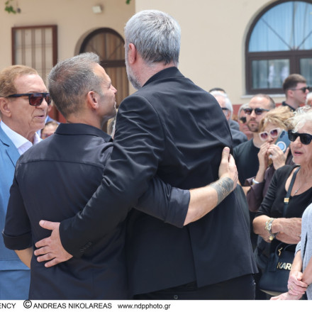 Το βουβό «Είμαι  εδώ» του Ντέμη στον Τραϊανό- Δέκα μήνες πριν ο Νικολαϊδης έχασε τη σύντροφό του