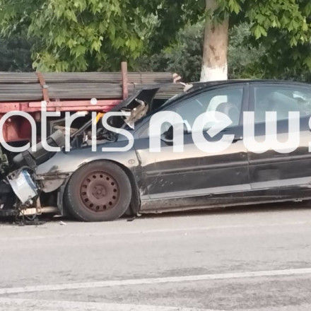 Τροχαίο-καρμπόν στη Ζαχάρω: ΙΧ «καρφώθηκε» σε νταλίκα λίγο μετά τη θανατηφόρα σύγκρουση 29χρονου