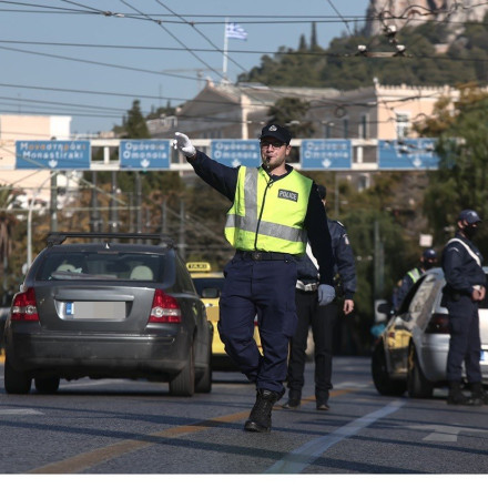 Σαφάρι της Τροχαίας: 53.884 παραβάσεις σε δύο εβδομάδες – «Βροχή» οι κλήσεις για παρκάρισμα και ταχύτητα