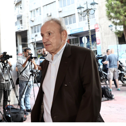 Τζουμάκας για τη διαγραφή του: «Θα τρίζουν τα κόκκαλα του Ανδρέα Παπανδρέου»