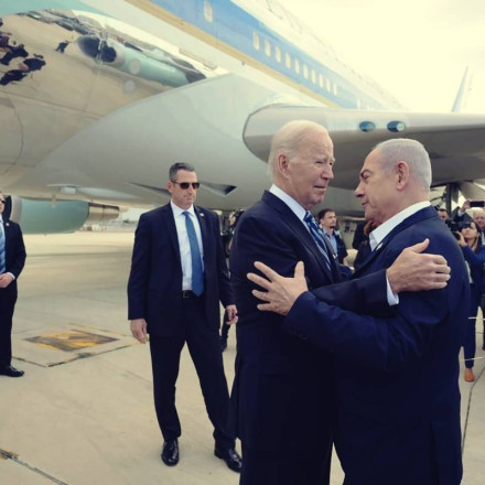 Ισραήλ: Στο Τελ Αβίβ ο Τζο Μπάιντεν – Θερμός εναγκαλισμός με Νετανιάχου [vid]