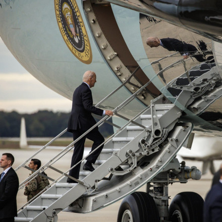 «Μην κλέβετε πράγματα από το Air Force One» - Προειδοποίηση προς δημοσιογράφους