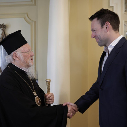 Ο Στέφανος Κασσελάκης συναντήθηκε με τον Οικουμενικό Πατριάρχη Βαρθολομαίο – Τι συζήτησαν