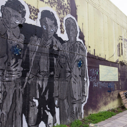 Βανδάλισαν την τοιχογραφία για το Ολοκαύτωμα των Εβραίων στη Θεσσαλονίκη [pics]