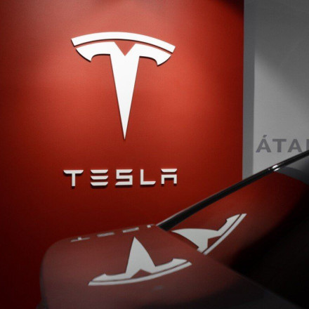 ΗΠΑ: Η Tesla θα ανακαλέσει σχεδόν 55.000 οχήματα Model X