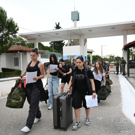Ιστορική αλλαγή στα «χακί»: Οι πρώτες 72 γυναίκες φαντάροι στο Κέντρο Εκπαίδευσης στη Λαμία