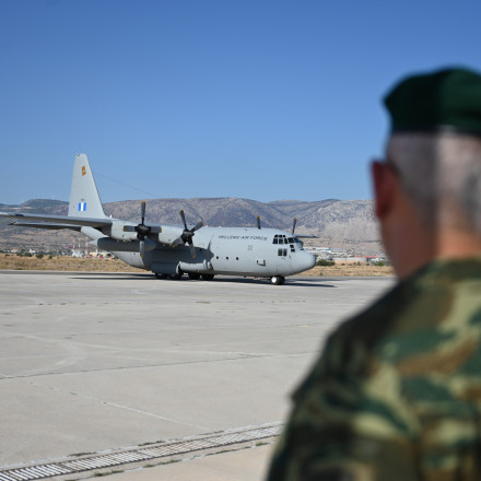 «Δεν γνώριζα ότι απαγορεύεται»: Τι ισχυρίζεται ο Γερμανός που φωτογράφιζε μαχητικά στα Χανιά
