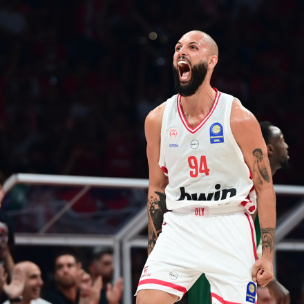Ολυμπιακός-Παναθηναϊκός AKTOR 82-76: Έκανε τα εύκολα δύσκολα, αλλά τελικά... 1-0