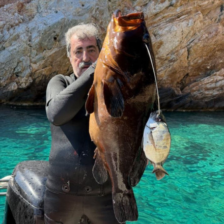 «Φαρμακερό» μήνυμα Πολάκη σε Τσίπρα με... ροφό 13,5 κιλών: «Εμείς δεν ψαρεύουμε σε θολά νερά»