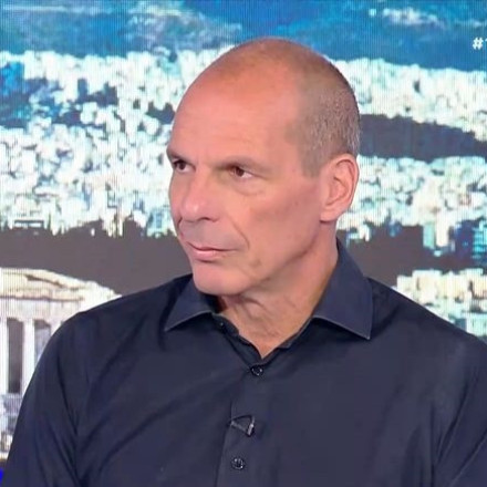 Βαρουφάκης για Τσίπρα: «Εξευτελίζει όσους του έκαναν τη βρωμοδουλειά»
