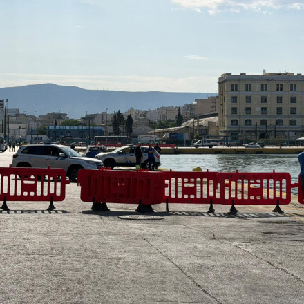 Λιμάνι Πειραιά: Νεκρός ανασύρθηκε ο επιβάτης από το ταξί που κατέληξε στη θάλασσα