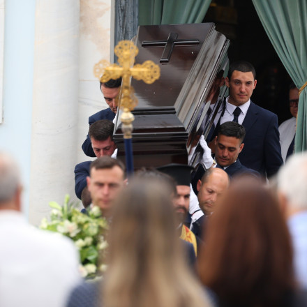 Σε κλίμα συγκίνησης το «τελευταίο αντίο» στον Νίκο Σερβετά