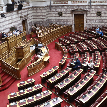 Συνταγματική Αναθεώρηση: Χείρα συναίνεσης από Βορίδη, αποχώρησε καταγγέλλοντας η Κωνσταντοπούλου