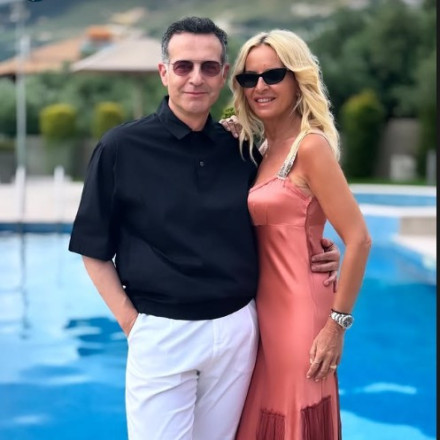 Δανάη Μπάρκα: Η πρώτη φωτογραφία από την εκκλησία- Μπεκατώρου και Καβατζίκης φωτογραφήθηκαν μαζί