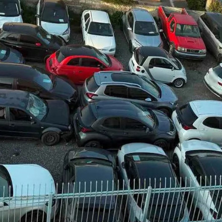Η συμμορία των 13 που έκλεψε τουλάχιστον 33 οχήματα: Κουμπάροι και φίλοι στο κόλπο του 1 εκατ. ευρώ