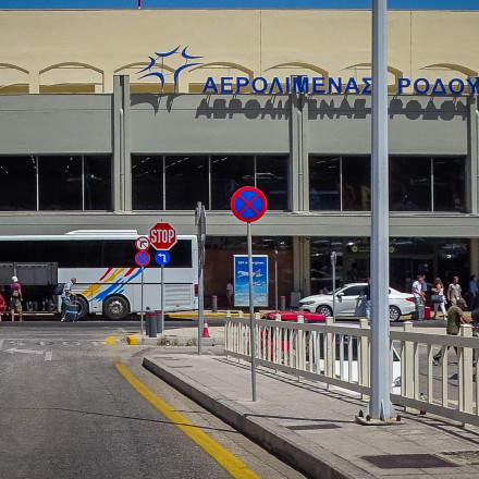 Έκτακτη προσγείωση επιβατικού αεροσκάφους στο αεροδρόμιο της Ρόδου