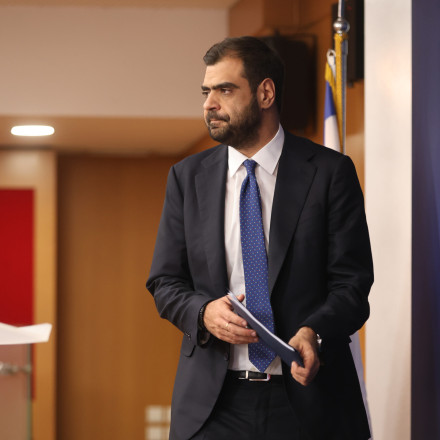 Μαρινάκης κατά Τσίπρα: «Όταν ακούς για φόρους, αρχίζεις να ψάχνεις την τσέπη σου»