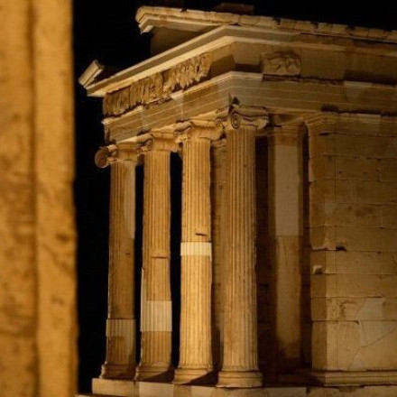 The Acropolis Experience: Η πριβέ ξενάγηση στη μυστική πλευρά του Ιερού Βράχου αλλάζει τον τουρισμό