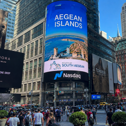 Το Αιγαίο «κατακτά» την Times Square: Παγκόσμια προβολή με φόντο το Μουντιάλ 2026