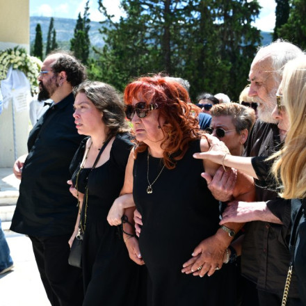 Σωτήρης Τσόγκας: Ράγισε καρδιές η Μαίρη Ραζή στο τελευταίο «αντίο», στον σύντροφο της ζωής της