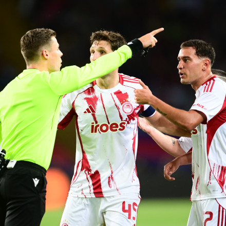 Η UEFA δικαίωσε τον Ολυμπιακό για την κόκκινη στον Έσε
