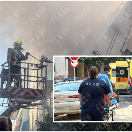 Φωτιά σε σπίτι στην Καλλιθέα - Γυναίκα πήδηξε από μπαλκόνι για να σωθεί από τις φλόγες