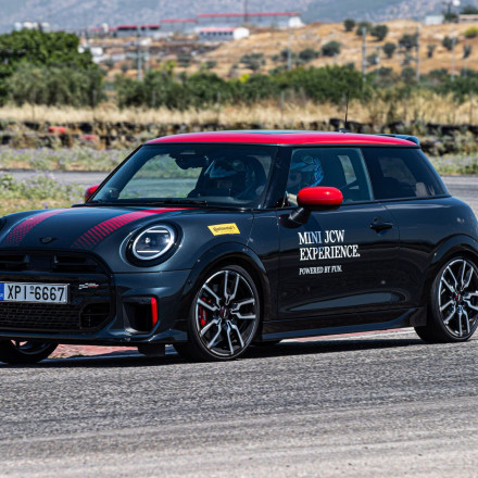 MINI John Cooper Works: Οδηγούμε τα νέα μοντέλα στην πίστα