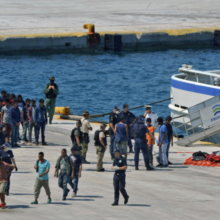 «Ελάτε χωρίς χαρτιά, η αστυνομία δεν θα σας βρει»: Απέλαση μετά από βίντεο-κάλεσμα σε μετανάστες