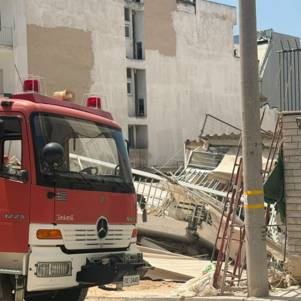 Πετράλωνα: «Σοκαρισμένη» η τοπογράφος του υπό ανέγερση κτιρίου - «Δεν είδα υποχώρηση του εδάφους»
