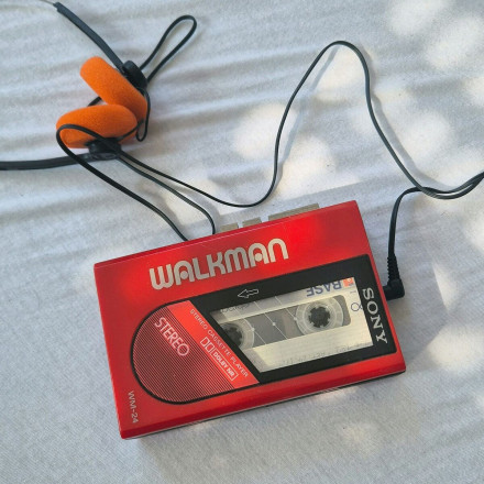Walkman: Γιατί το σύμβολο των '80s θεωρήθηκε απειλή για την κοινωνία